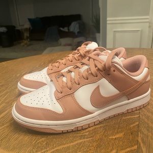 Nike dunk low in Whisper Rose